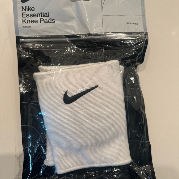 Nike Essential White Knee Pads - Picture 1 of 3